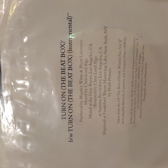 2/$8 🎶 EARTH WIND AND FIRE Turn On the Beat Box 45 rpm vinyl record - Picture 2 of 4